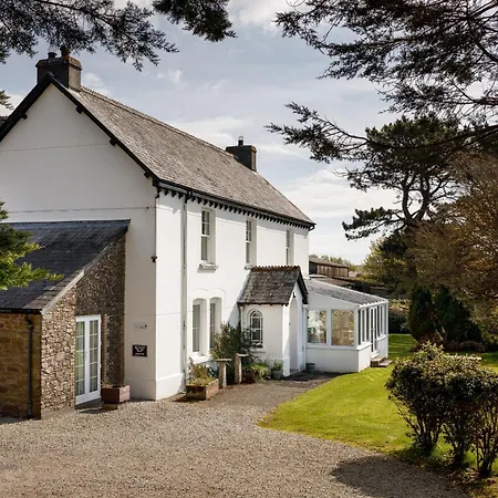 Bucklawren Farm Bed & Breakfast 4*